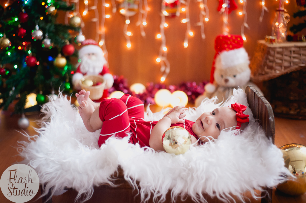 bebe fofa com bolinha de natal, em book de natal em bangu no rio de janeiro