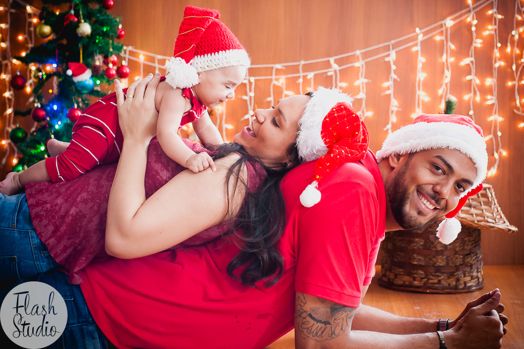 familia linda sorrindo, em book de natal em bangu no rio de janeiro