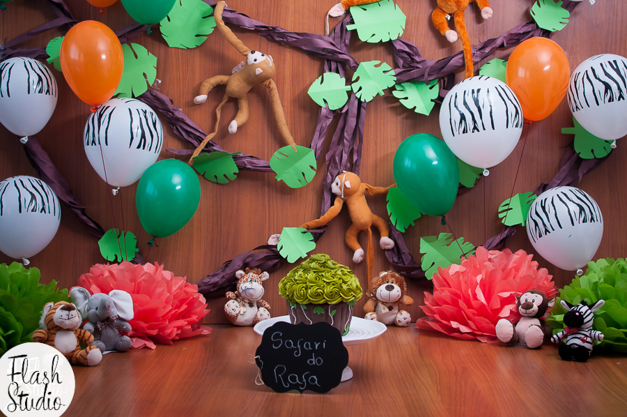 cenário de smash the cake no tema de safari no rio de janeiro