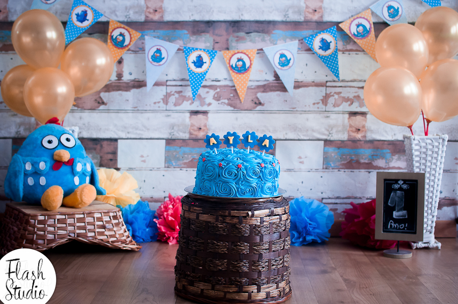 cenario de smash the cake da galinha pintadinha em estudio no rio de janeiro em bangu