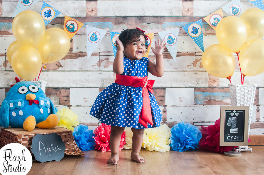 bebe bate palmas em smash the cake da galinha pintadinha em estudio no rio de janeiro em bangu