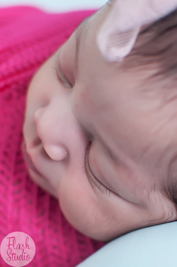 newborn lorena, foto de detalhe dos olhos. Ensaio newborn feito no rio de janeiro