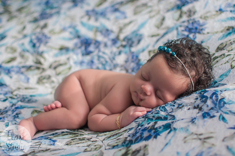 bebezinha em pose de bundinha em ensaio newborn no rio de janeiro - recem nascido