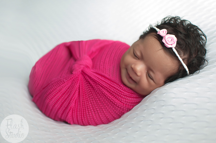 bebezinha enroladinha no wrap em ensaio newborn no rio de janeiro - recem nascido