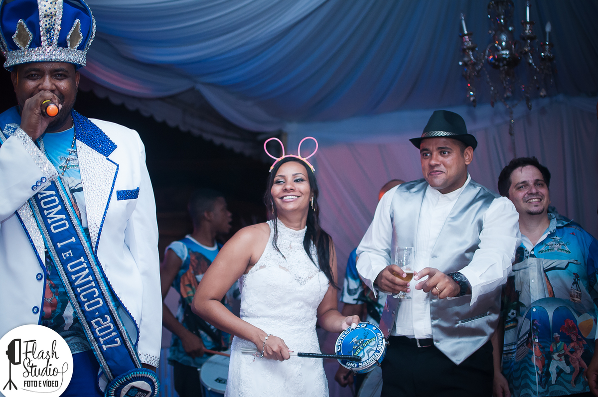 noiva com bateria Samba show em casamento em bangu no rio de janeiro