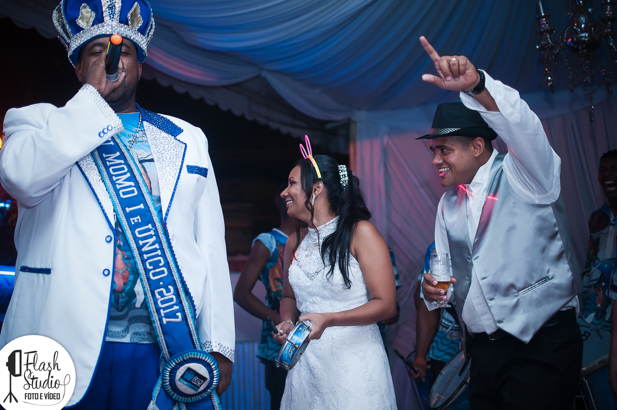 rei momo e noivos + bateria Samba show em casamento em bangu no rio de janeiro