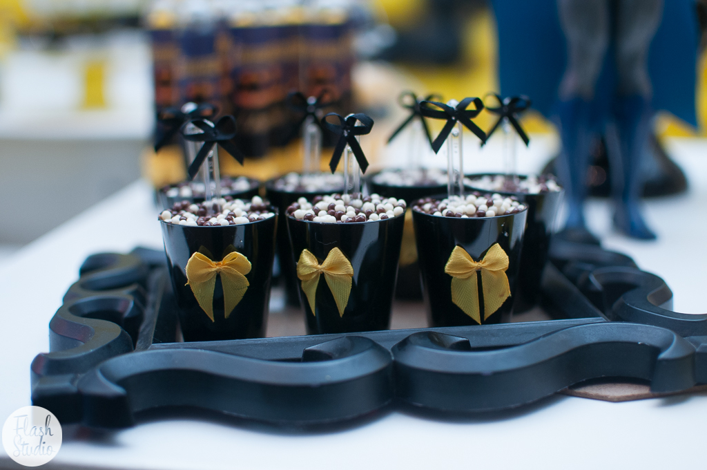 brigadeiro de copo em aniversário infantil do batman no rio de janeiro