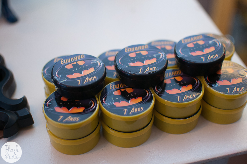 latinhas de doce em aniversário infantil do batman no rio de janeiro