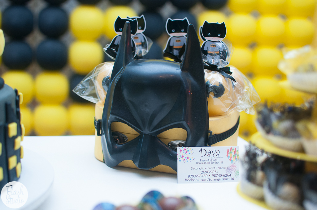 mascara do batman em aniversário infantil do batman no rio de janeiro