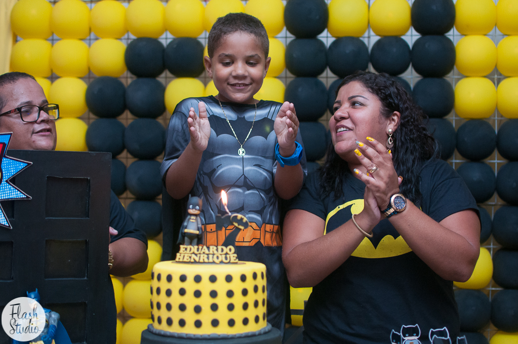 hora do parabéns em aniversário infantil do batman no rio de janeiro