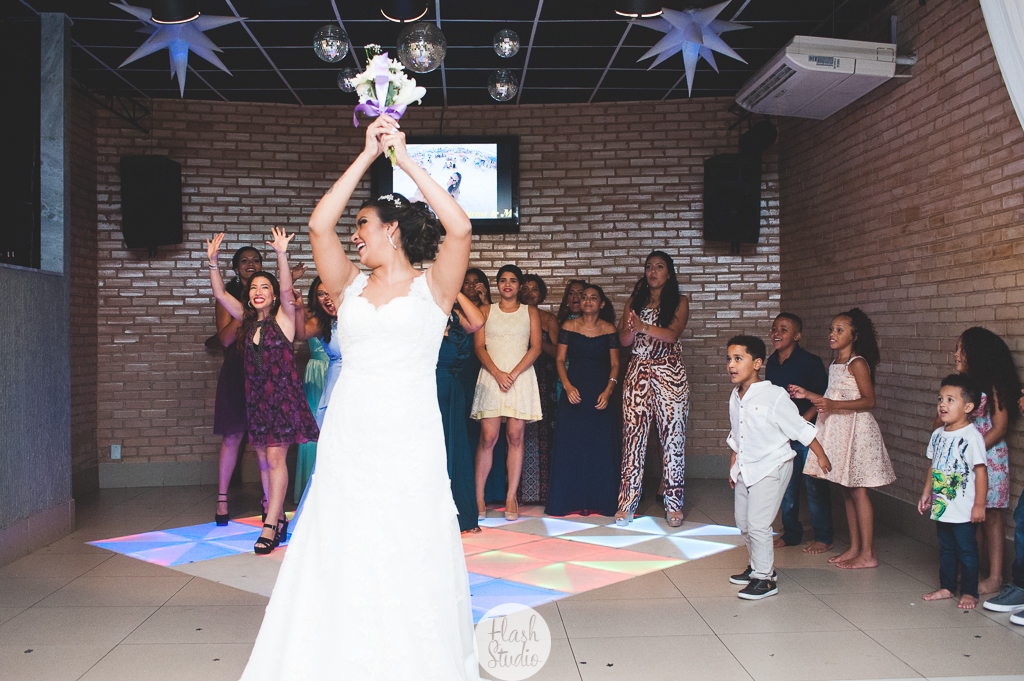 a hora do bouquet , em casamento, no rio de janeiro, na casa de festas Marc Recepçoes