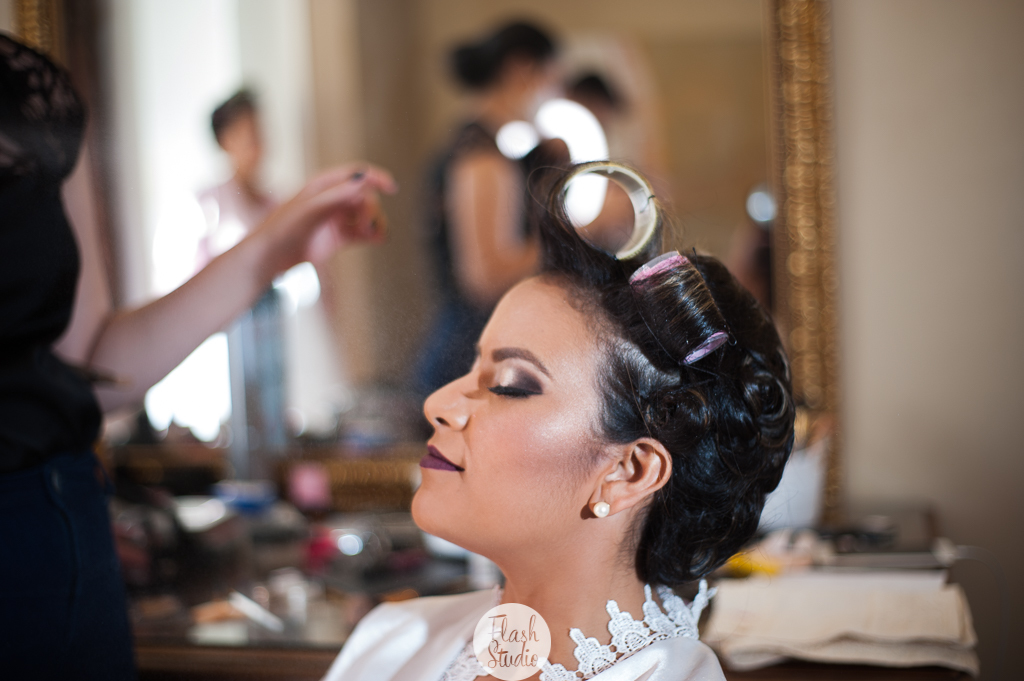 Hora da make em Making off, spray em casamento no rio de janeiro, na casa de festas Marc Recepçoes