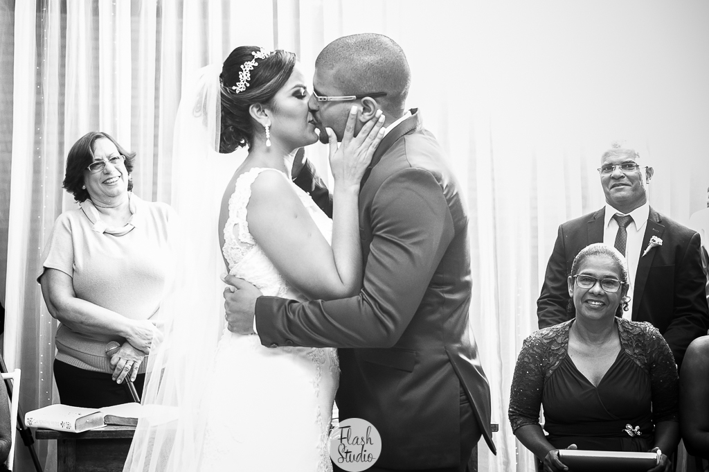 Hora do beijo, em casamento, no rio de janeiro, na casa de festas Marc Recepçoes