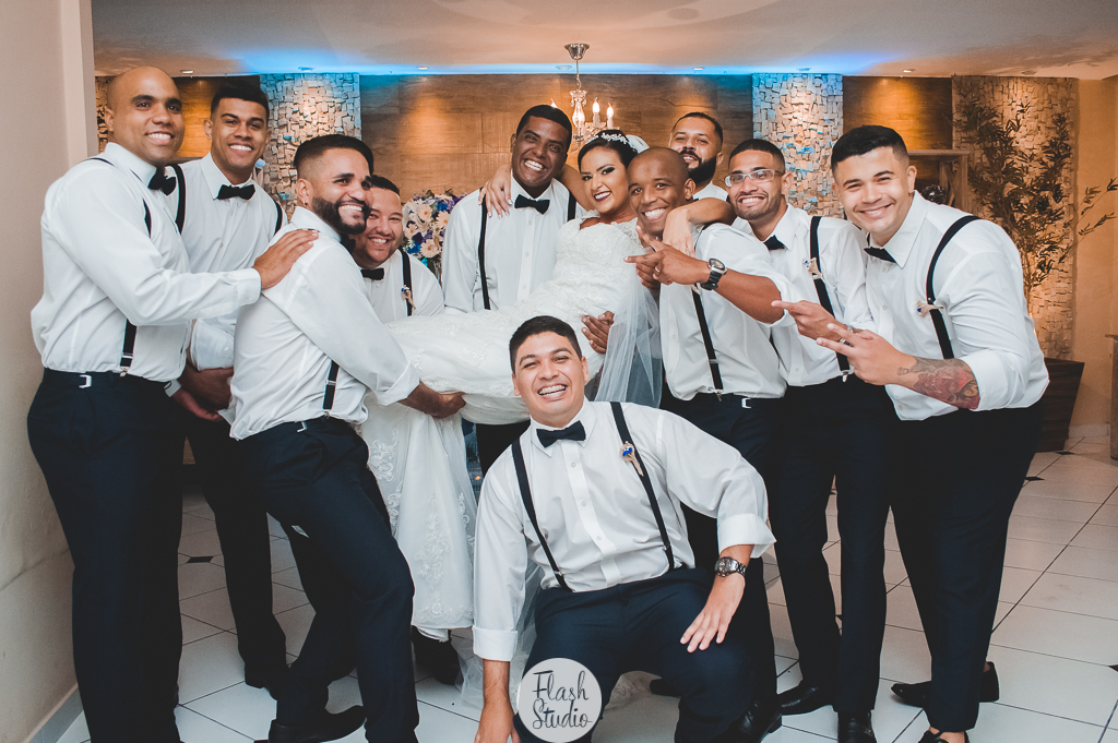 padrinhos com a noiva, em casamento, no rio de janeiro, na casa de festas Marc Recepçoes