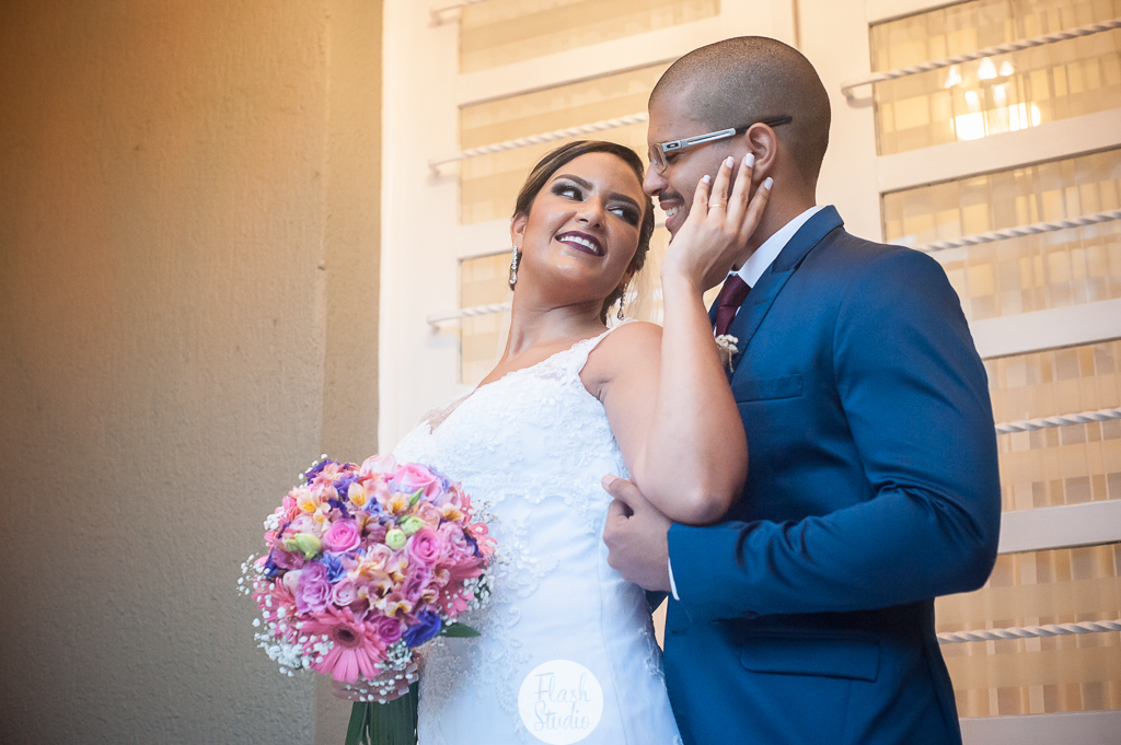 noivos lindos, em casamento, no rio de janeiro, na casa de festas Marc Recepçoes