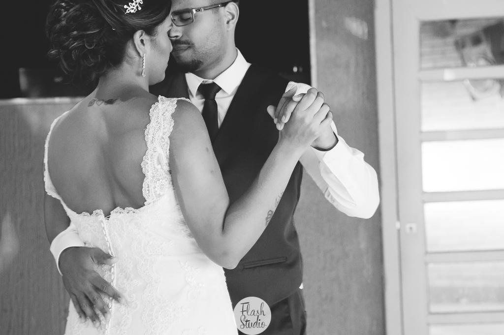 noivos dançando, em casamento, no rio de janeiro, na casa de festas Marc Recepçoes