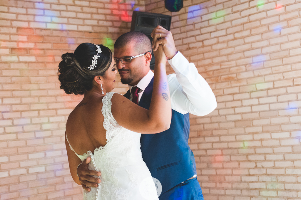 noivos abrindo a pista de dança, em casamento, no rio de janeiro, na casa de festas Marc Recepçoes