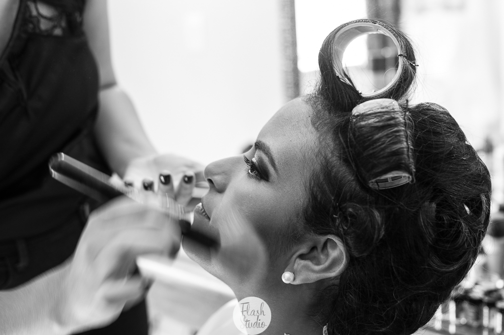 Hora da make em Making off em casamento no rio de janeiro, na casa de festas Marc Recepçoes