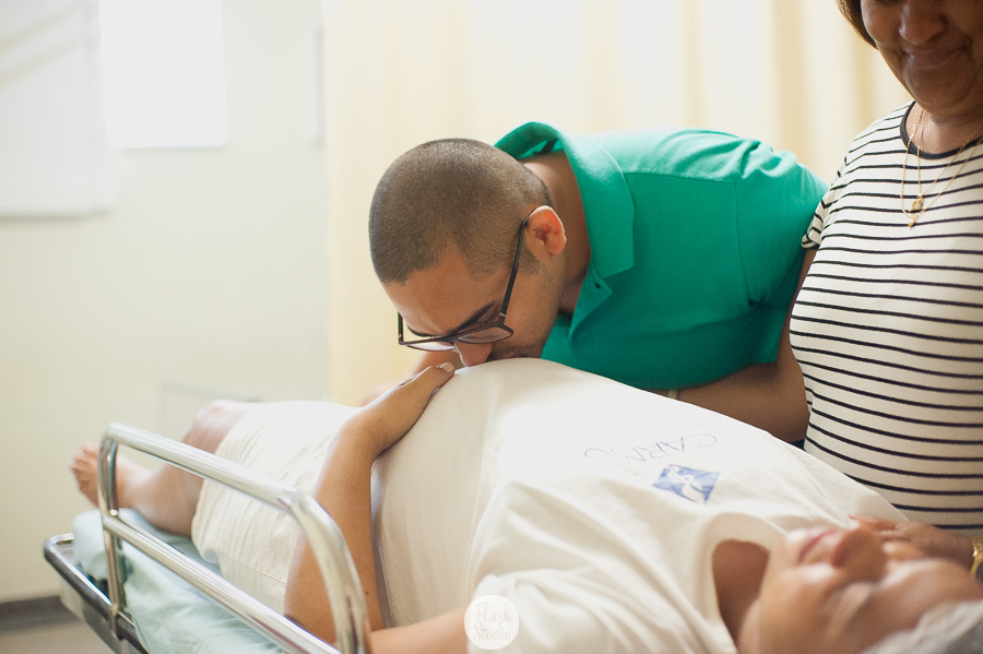 beijo no bebe  no rio de janeiro, no casa de saude nossa senhora do carmo - Fotografia de parto