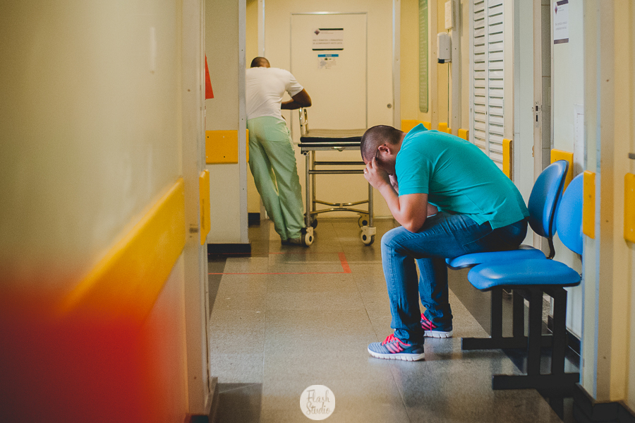 nervosismo esperando pelo parto  no rio de janeiro, na casa de saude nossa senhora do carmo - Fotografia de parto