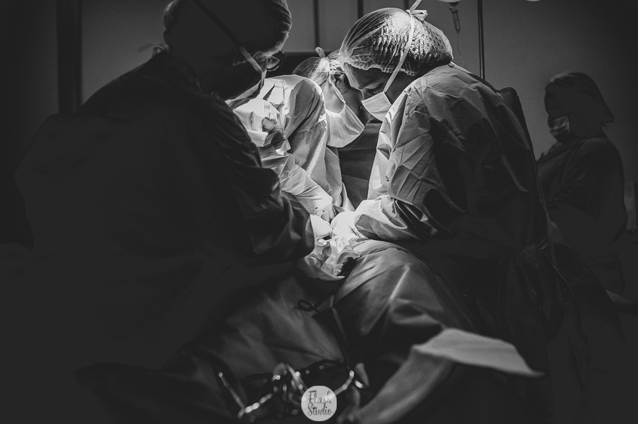equipe medica do nossa senhora do carmo fazendo o parto do arthur  no rio de janeiro, na casa de saude nossa senhora do carmo - Fotografia de parto