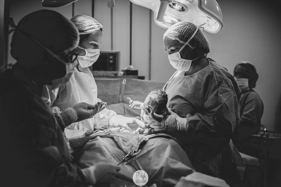 bebe nasceu no rio de janeiro, na casa de saude nossa senhora do carmo - Fotografia de parto