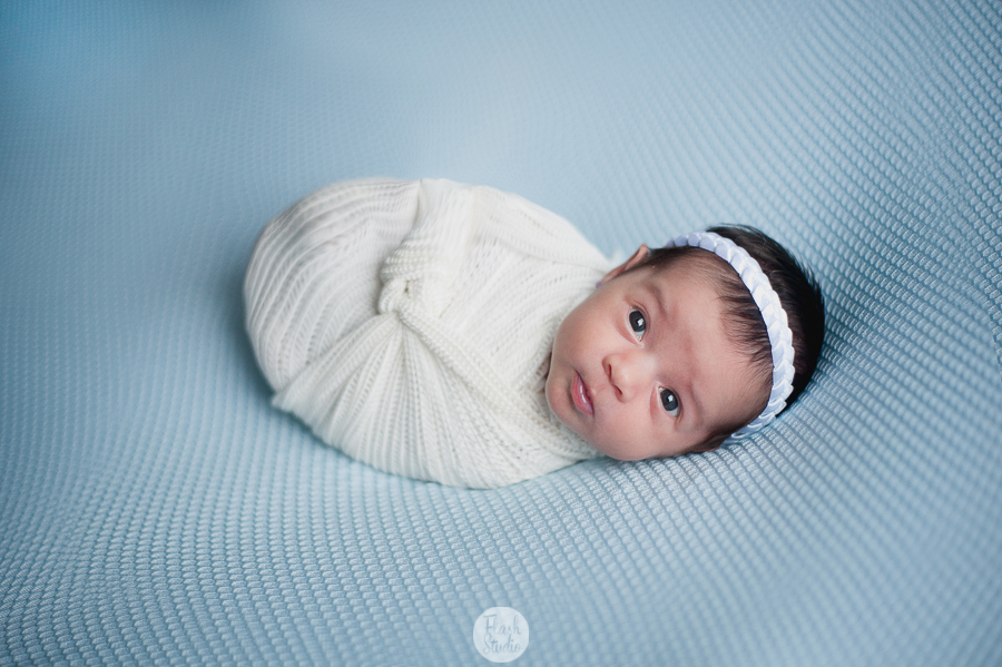 fotografia newborn no rio de janeiro - bebe enrolana no wrap