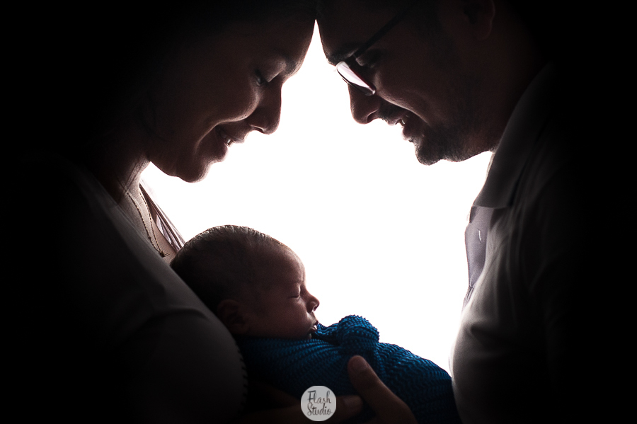 newborn do arthur no rio de janeiro - familia junta com bebe no colo