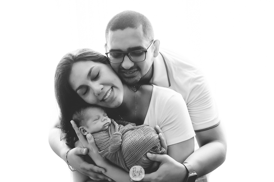 newborn do arthur no rio de janeiro - familia unida bebe no colo