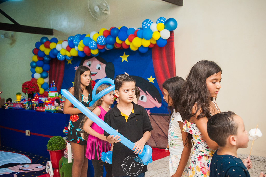 crianças em festa de 1 aninho, do show da luna em campo grande, rio de janeiro