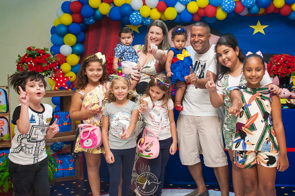 Crianças com a Luna em festa de 1 aninho, do show da luna em campo grande, rio de janeiro
