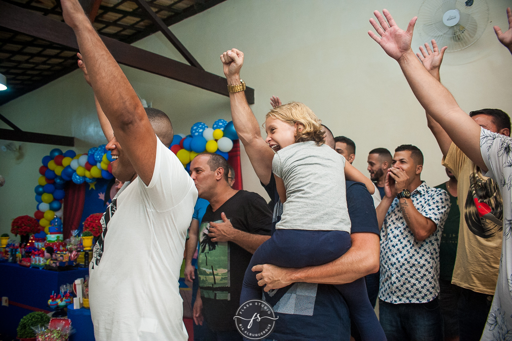 adultos dançando em festa de 1 aninho, do show da luna em campo grande, rio de janeiro