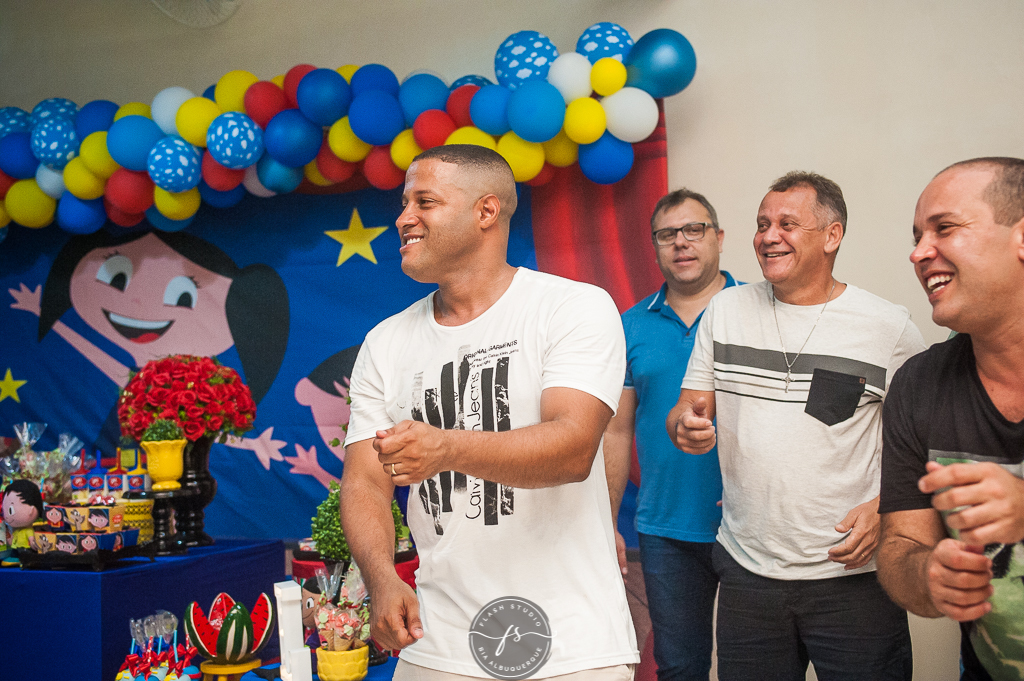 pai dançando em festa de 1 aninho, do show da luna em campo grande, rio de janeiro