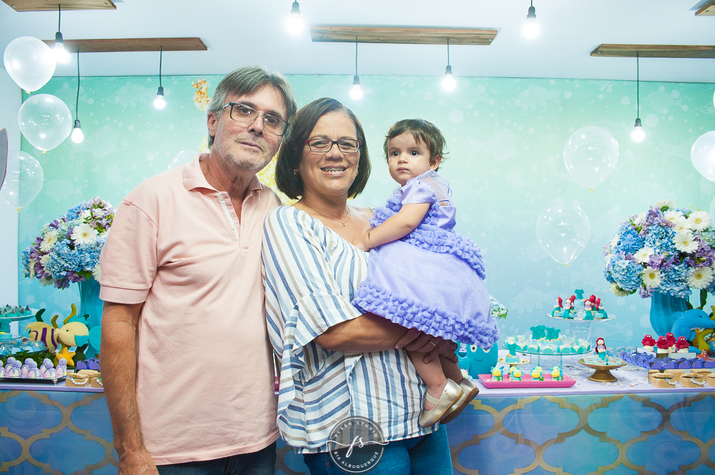 avós da baby em festa de 1 ano da pequena sereia giovana no Na Vila festas no valqueire, rio de janeiro
