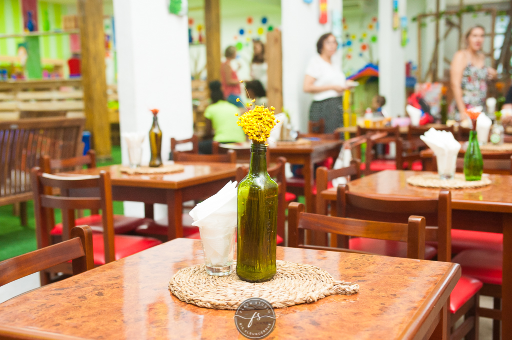 mesa em festa de 1 ano da pequena sereia giovana no Na Vila festas no valqueire, rio de janeiro