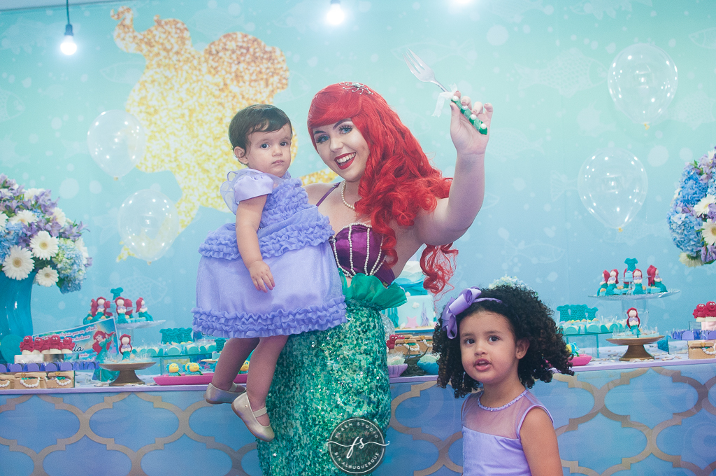 Ariel e as irmãs em festa de 1 ano da pequena sereia giovana no Na Vila festas no valqueire, rio de janeiro