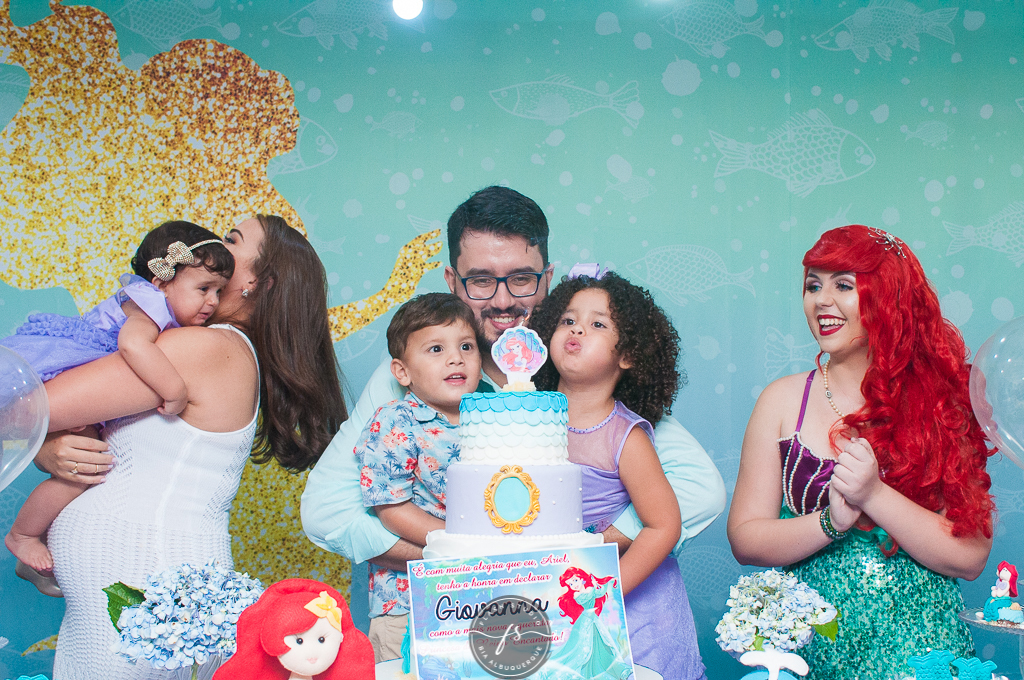 hora de cantar parabens em festa de 1 ano da pequena sereia giovana no Na Vila festas no valqueire, rio de janeiro