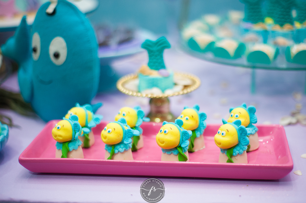 peixinhos  em festa de 1 ano da pequena sereia giovana. na casa de festas Na Vila no valqueire, rio de janeiro