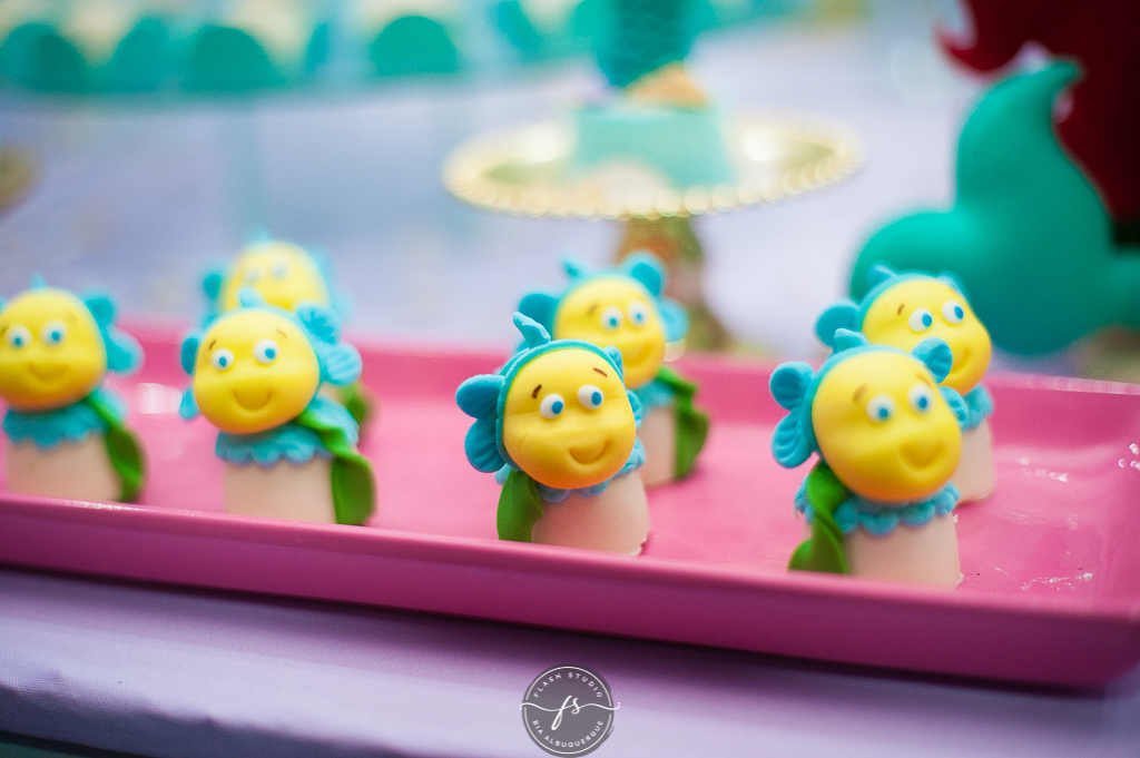 lindos detalhes  em festa de 1 ano da pequena sereia giovana. na casa de festas Na Vila no valqueire, rio de janeiro