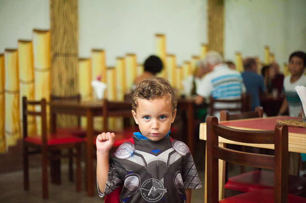 Thor em festa de 1 ano da pequena sereia giovana no Na Vila festas no valqueire, rio de janeiro
