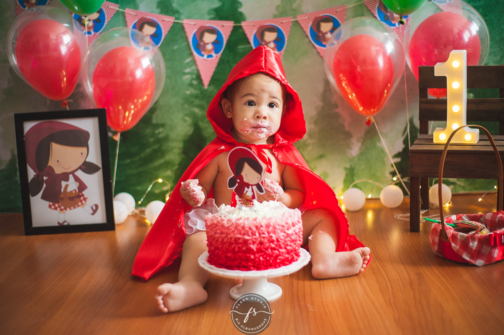 duda  em  smash the cake da chapeuzinho vermelho em estudio, em bangu no rio de janeiro
