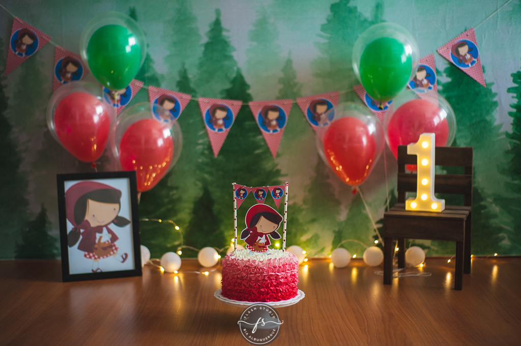 cenario de smash the cake da chapeuzinho vermelho em estudio, em bangu no rio de janeiro