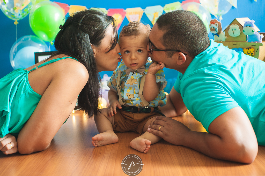 familia com bebe em smash the cake da arca de noé em estudio no rio de janeiro em bangu