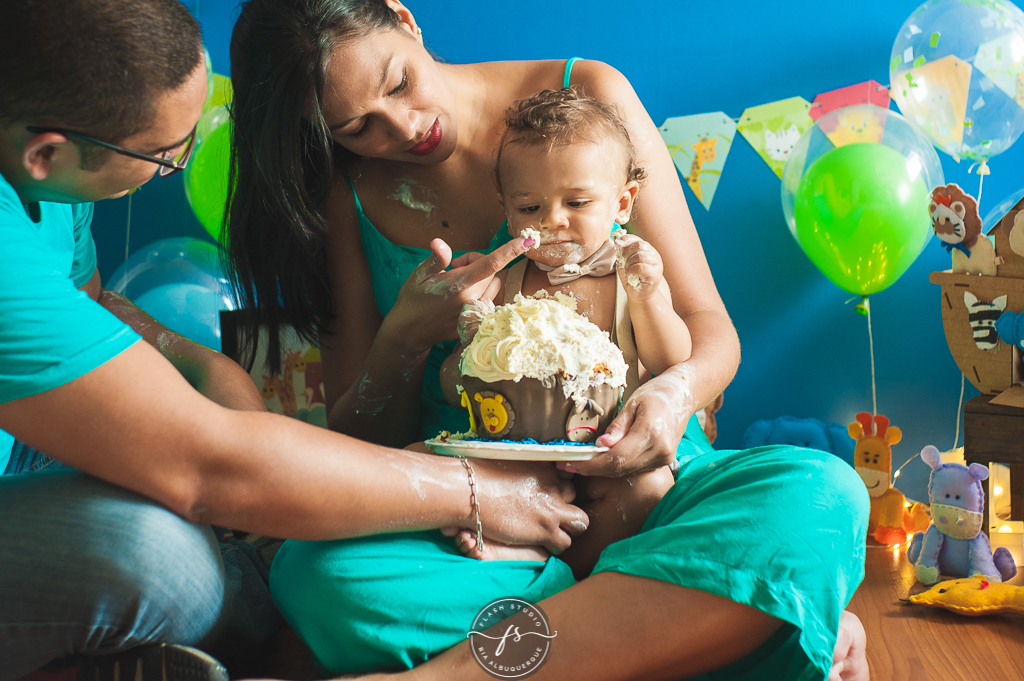 familia com bebe em smash the cake da arca de noé em estudio no rio de janeiro em bangu