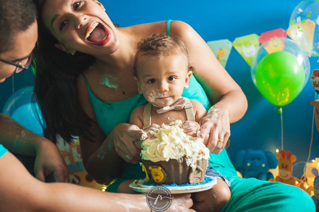 mae e bebe em smash the cake da arca de noé em estudio no rio de janeiro em bangu