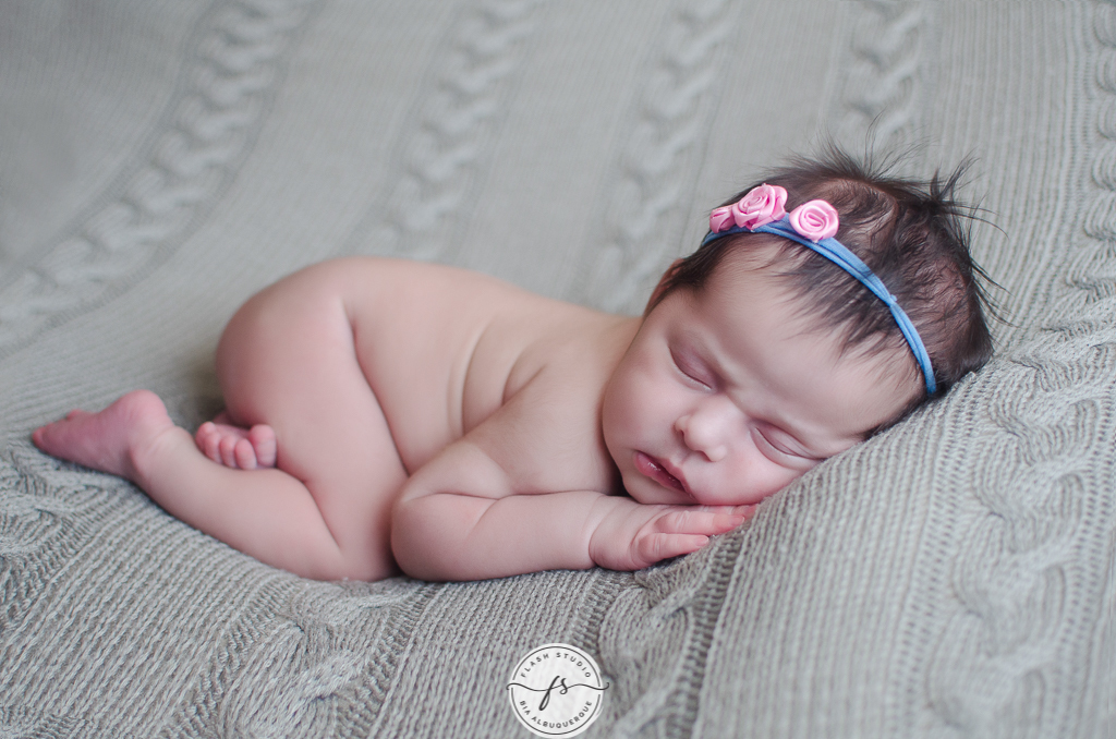 menina em ensaio newborn em estudio no rio de janeiro, em bangu