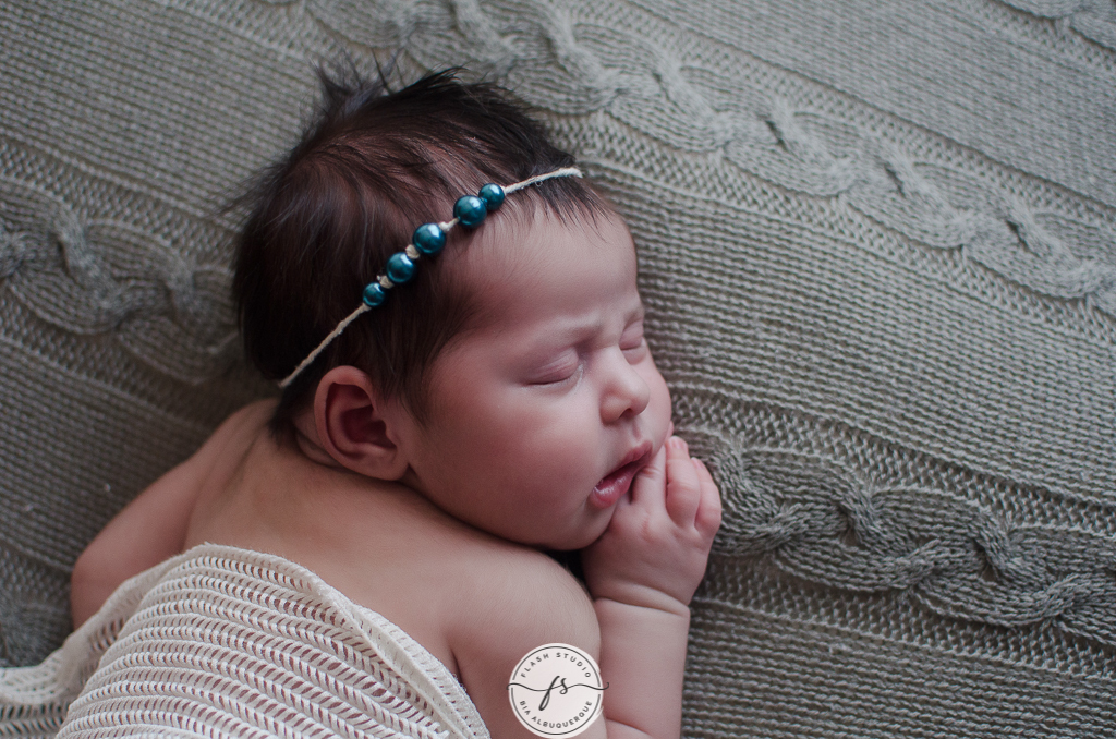 bebe gordinha em ensaio newborn em estudio no rio de janeiro, em bangu