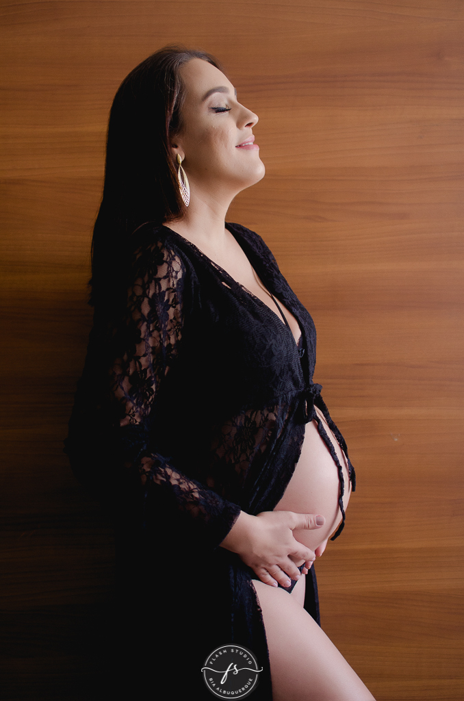 gestante linda em ensaio de gestante em estudio, em bangu no rio de janeiro 