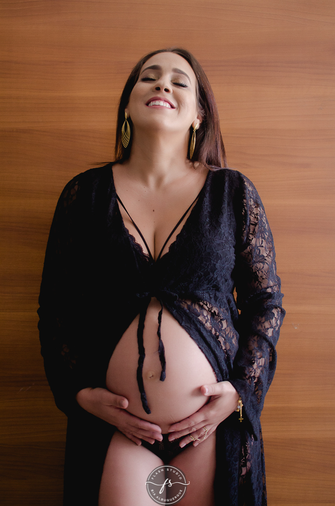 gravida em ensaio de gestante em estudio, em bangu no rio de janeiro 