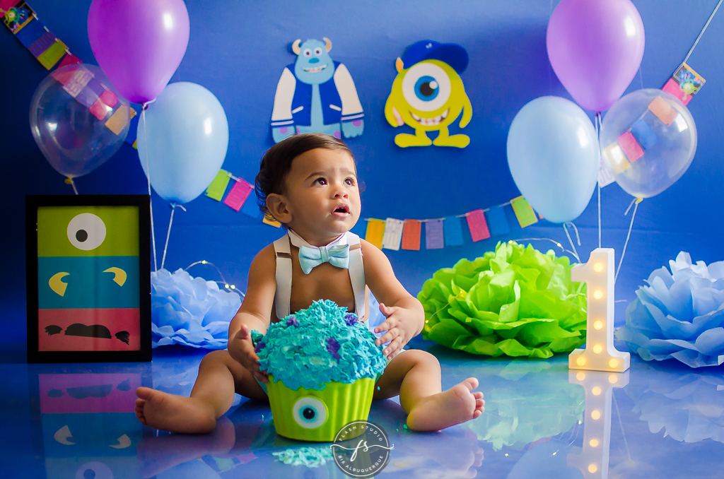 bernardo em smash the cake do monstros S.A em estudio no rio de janeiro em bangu